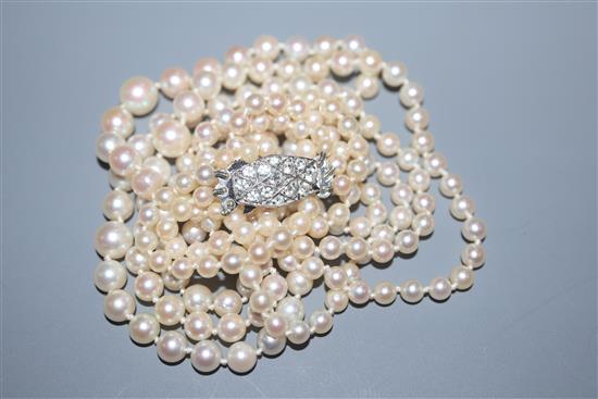 A triple strand graduated cultured pearl necklace, with paste set clasp, 40cm.